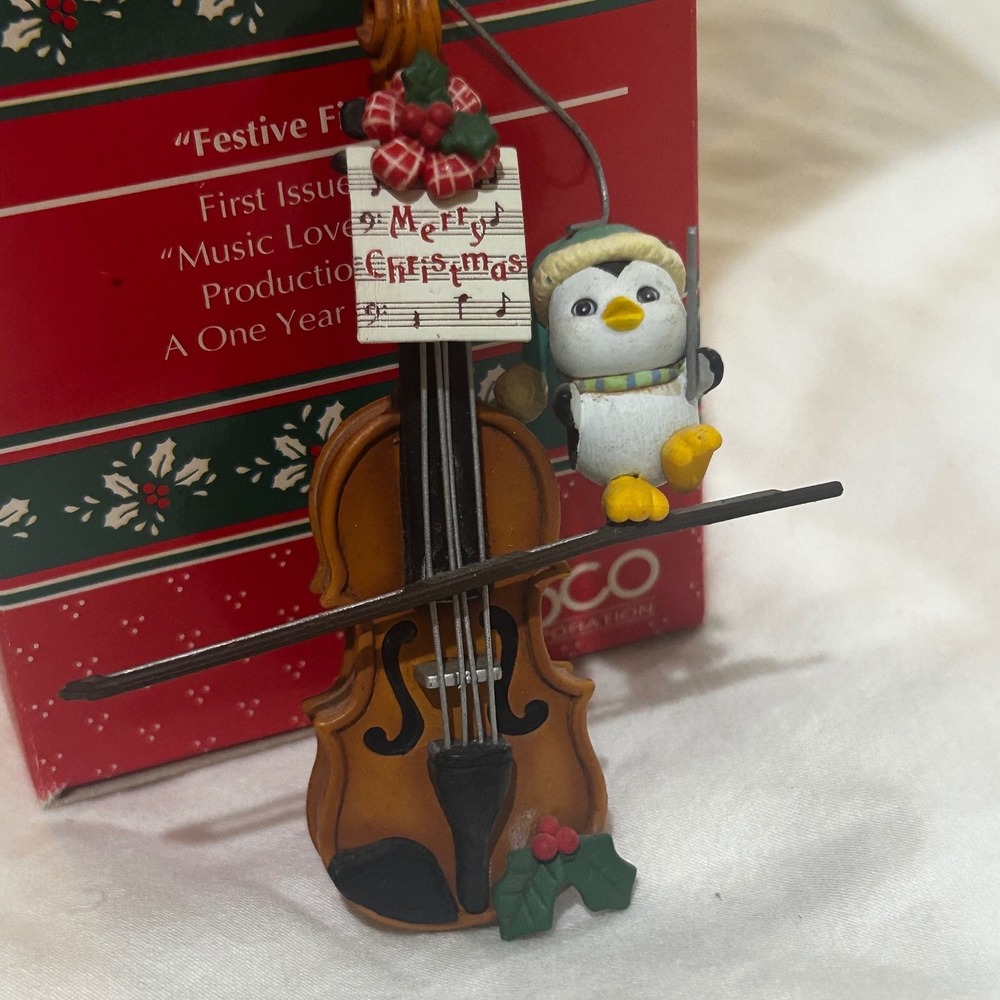 Enesco Treasury of Christmas Ornaments Festive Fiddlers Penguin Violin 1991 VTG
